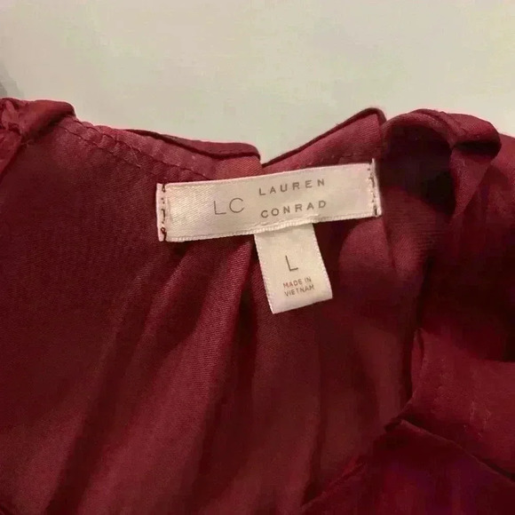 LC Lauren Conrad Burgundy and Floral Sleeveless Blouse. Large. Preowned - Picture 3 of 4